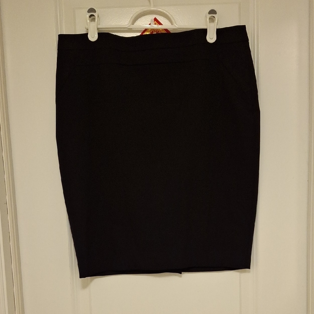 Willow & Thread Reitmans Black Pencil Skirt